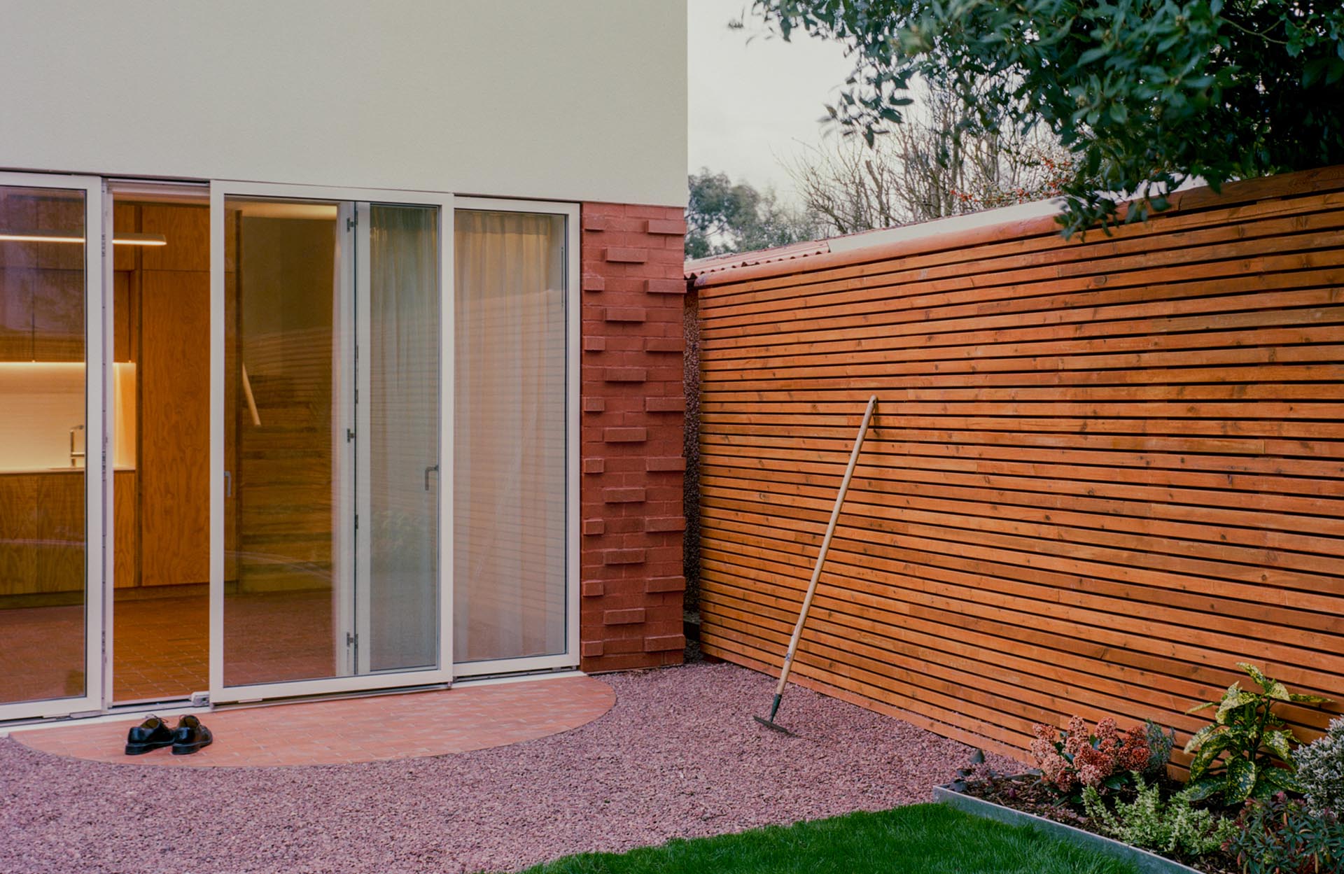 light multi quarry tiles Wadhal Architects Wade House Lorenzo Zandri